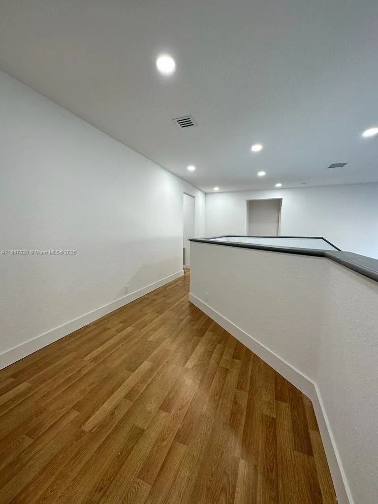 1887 Harbor View Cir