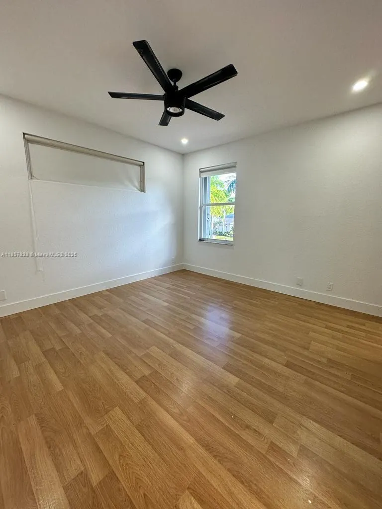 1887 Harbor View Cir