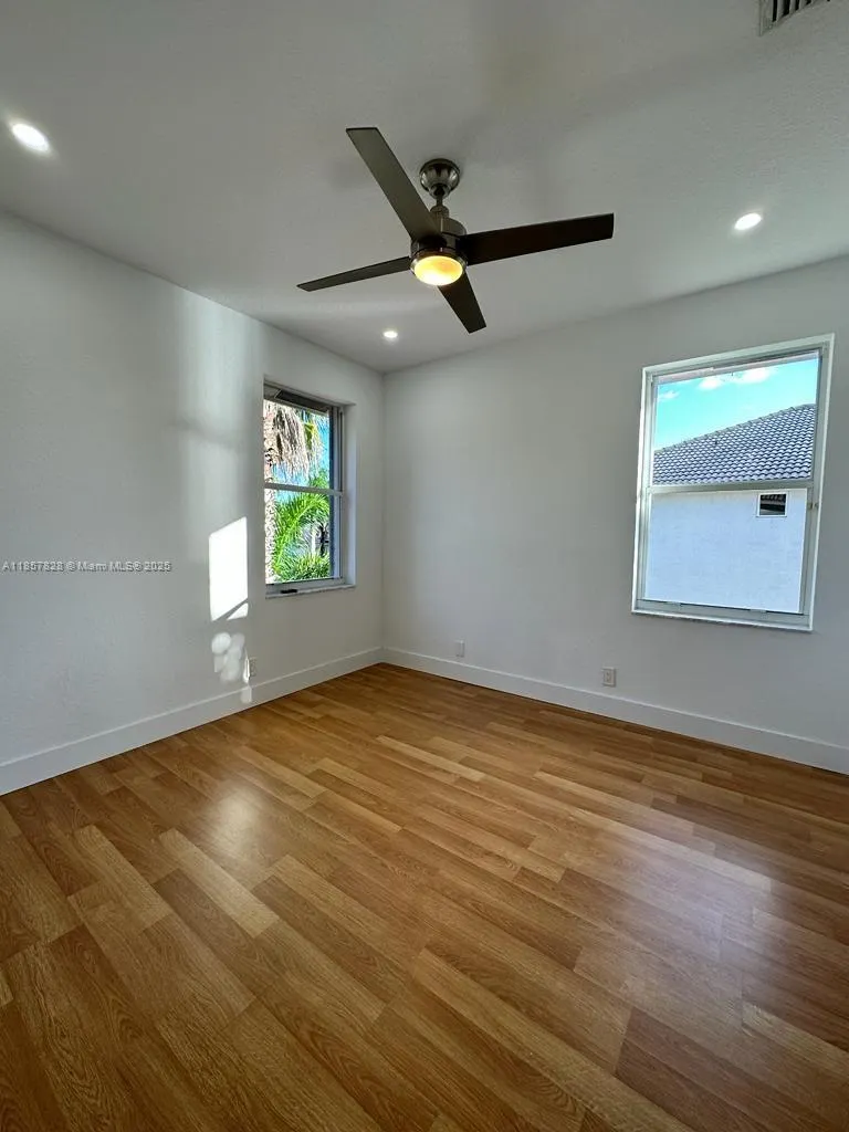 1887 Harbor View Cir