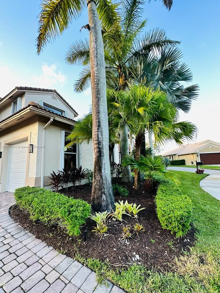 1887 Harbor View Cir