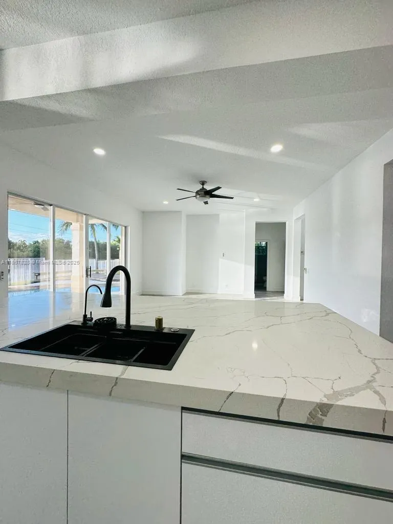 1887 Harbor View Cir