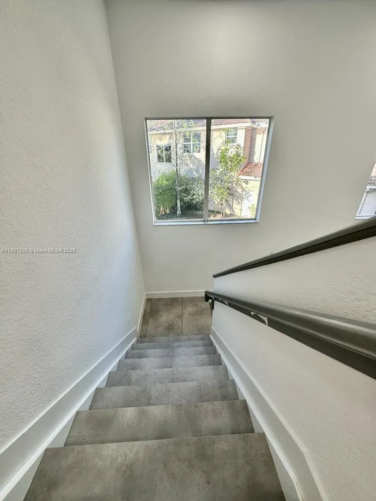 1887 Harbor View Cir