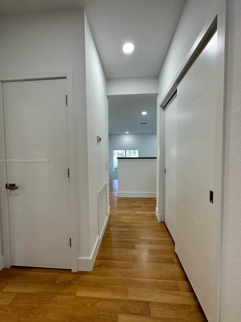 1887 Harbor View Cir