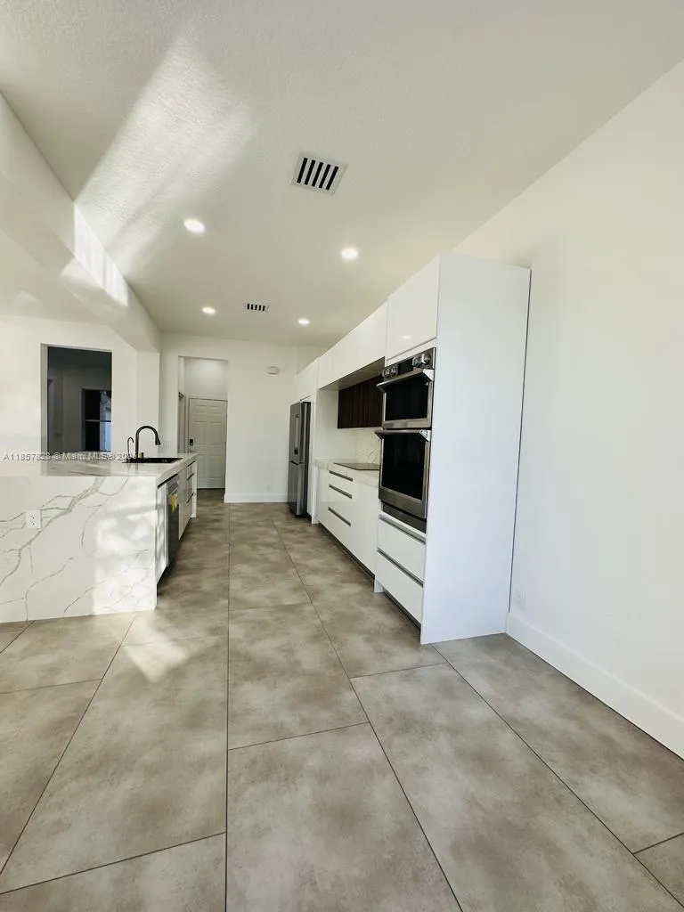 1887 Harbor View Cir