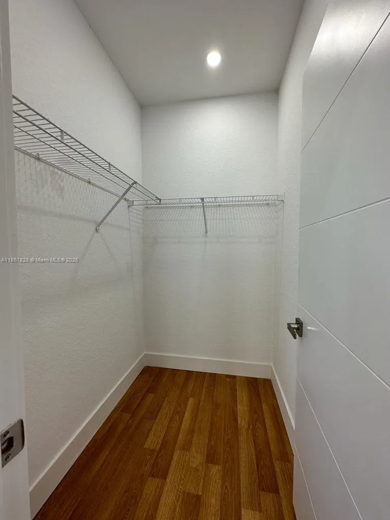 1887 Harbor View Cir