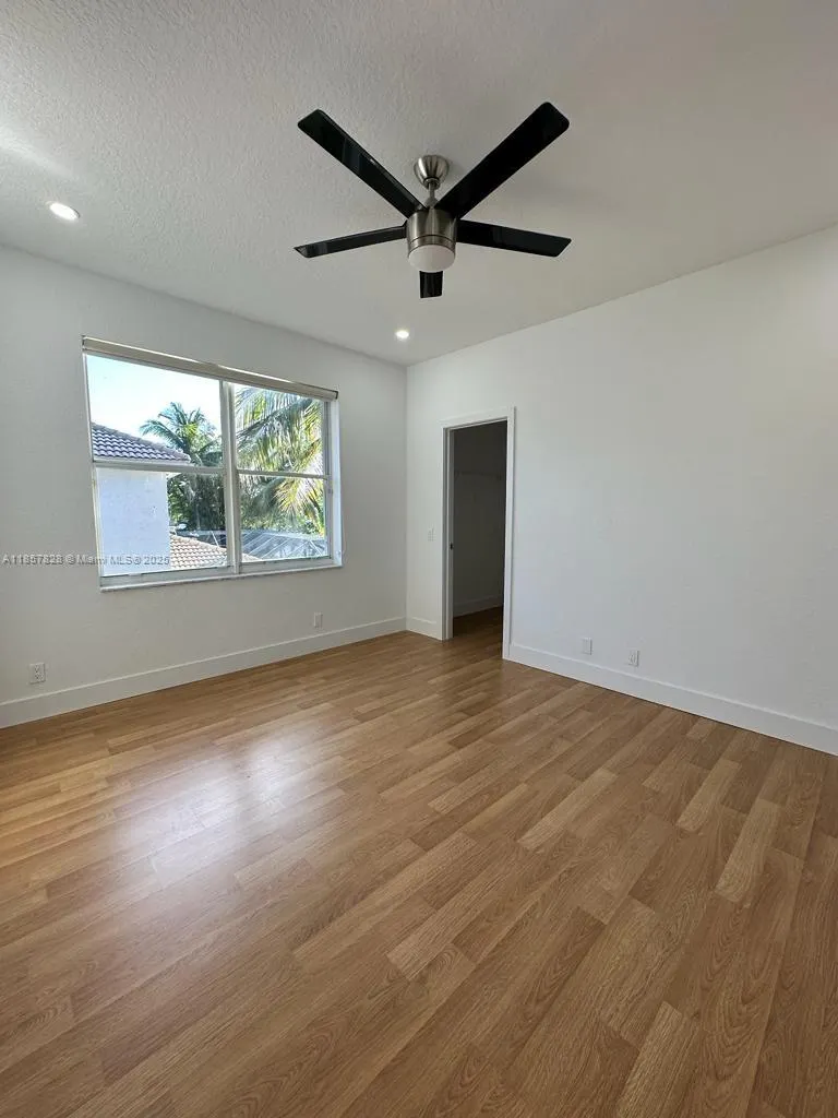 1887 Harbor View Cir