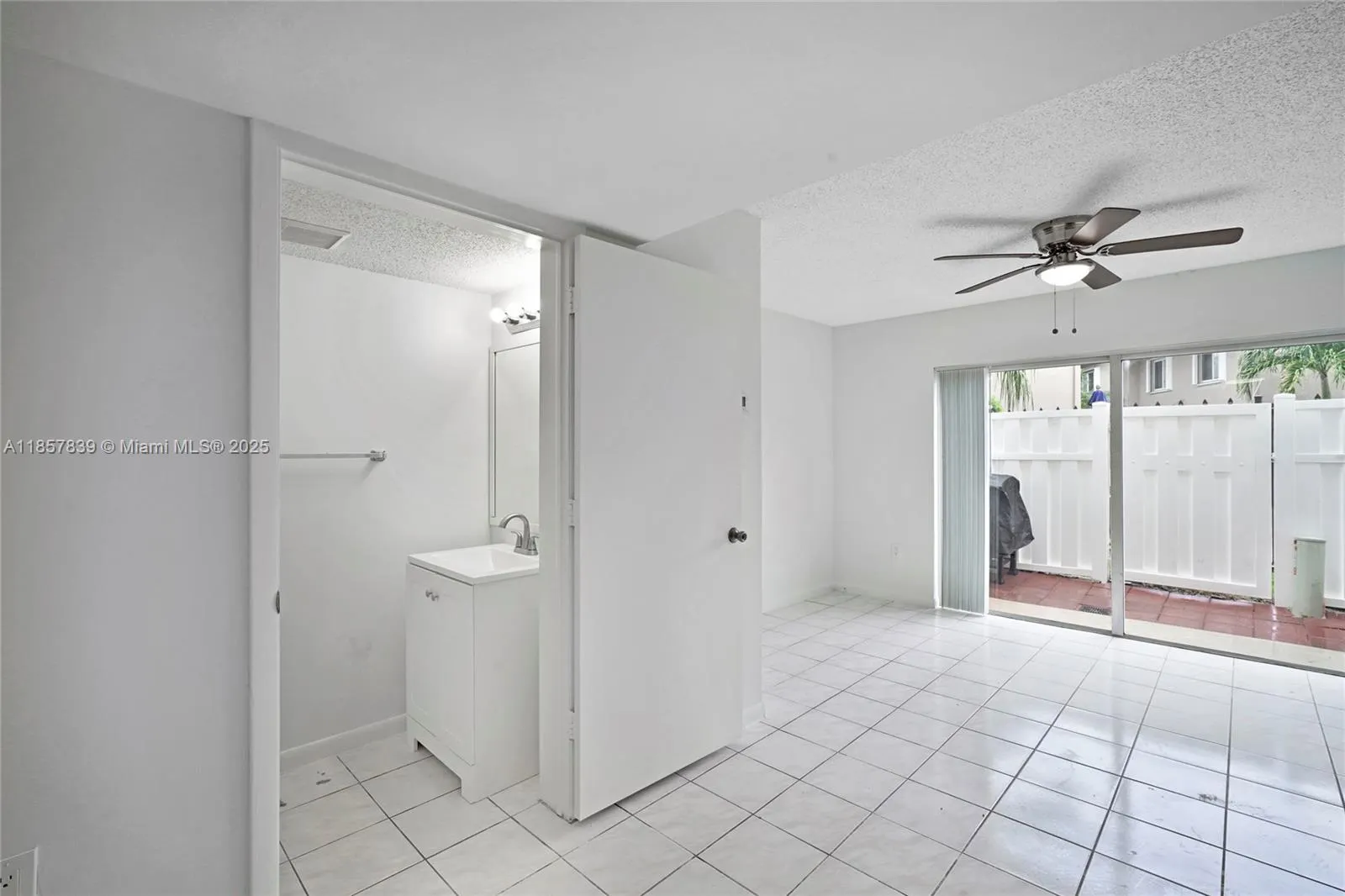 139 Riviera Cir, #53-8
