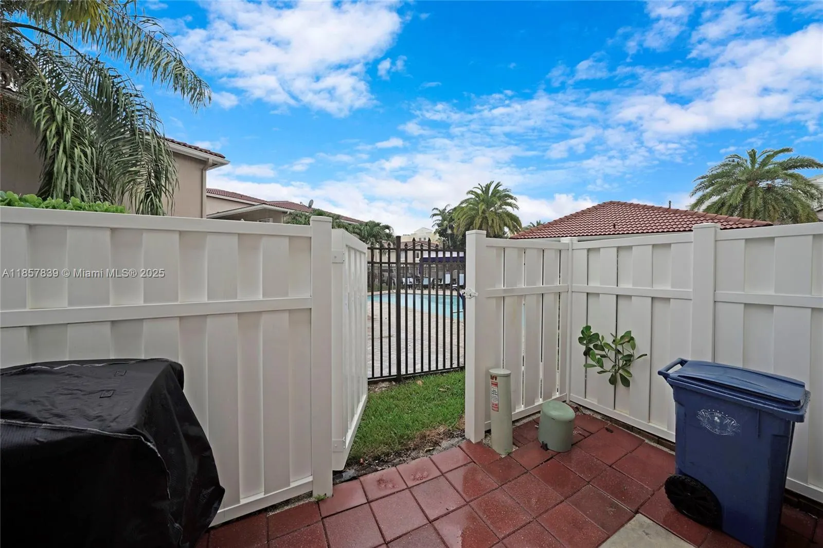 139 Riviera Cir, #53-8