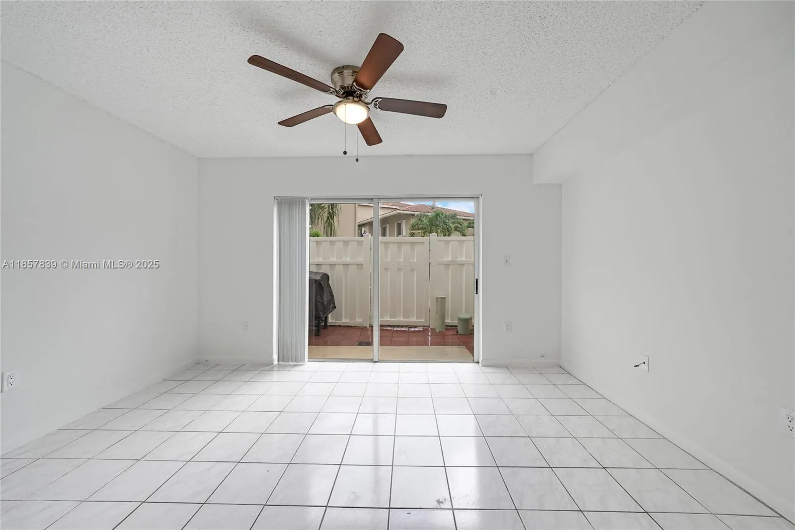 139 Riviera Cir, #53-8