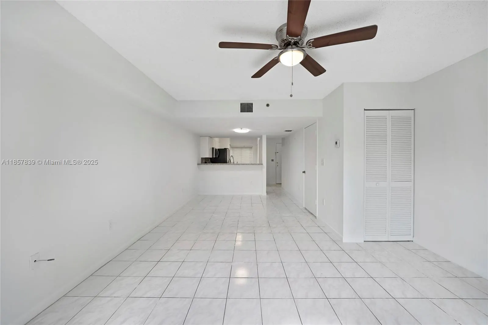139 Riviera Cir, #53-8