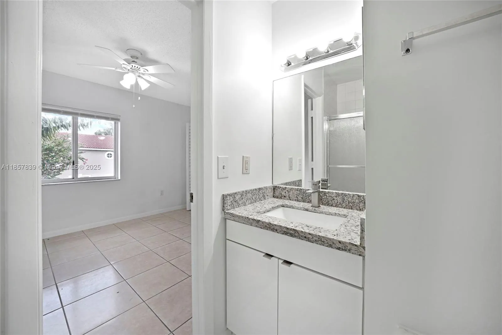 139 Riviera Cir, #53-8