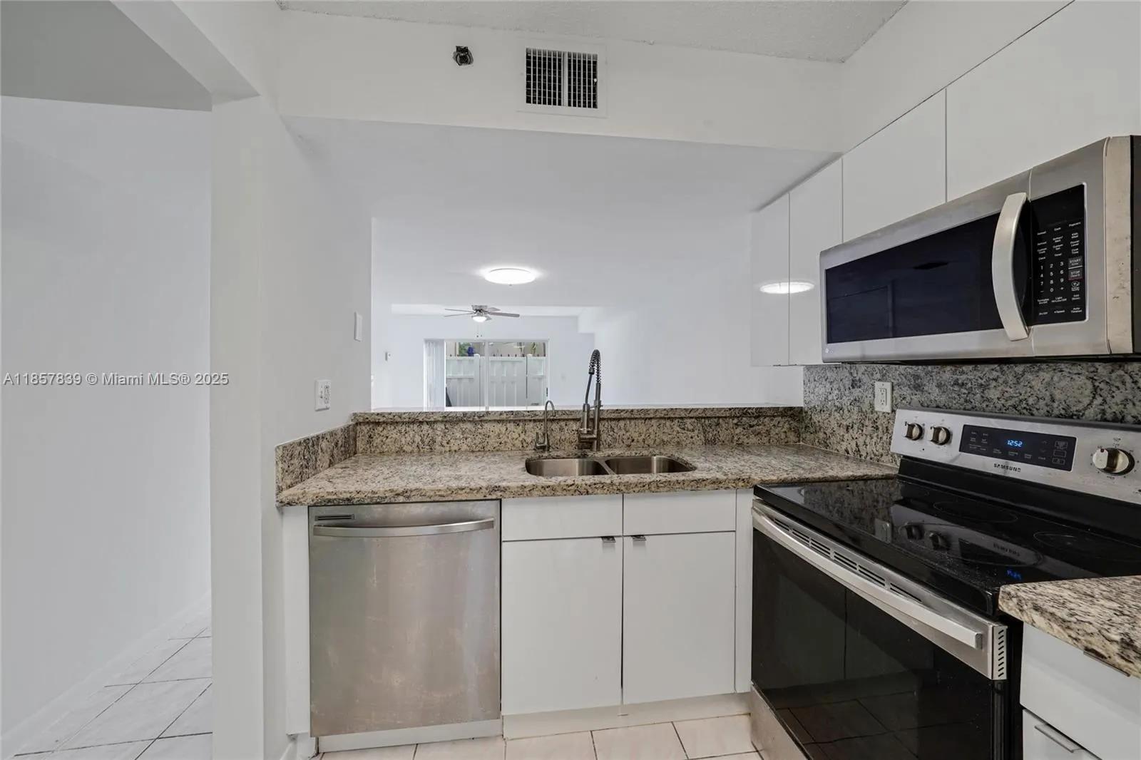 139 Riviera Cir, #53-8