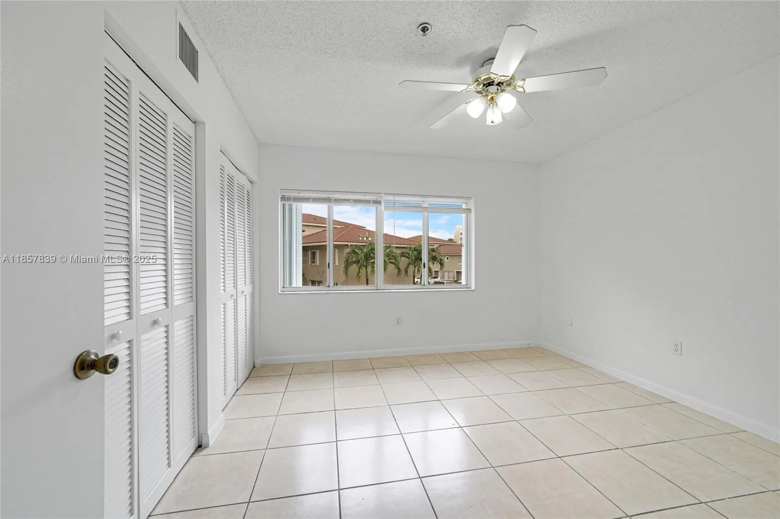 139 Riviera Cir, #53-8