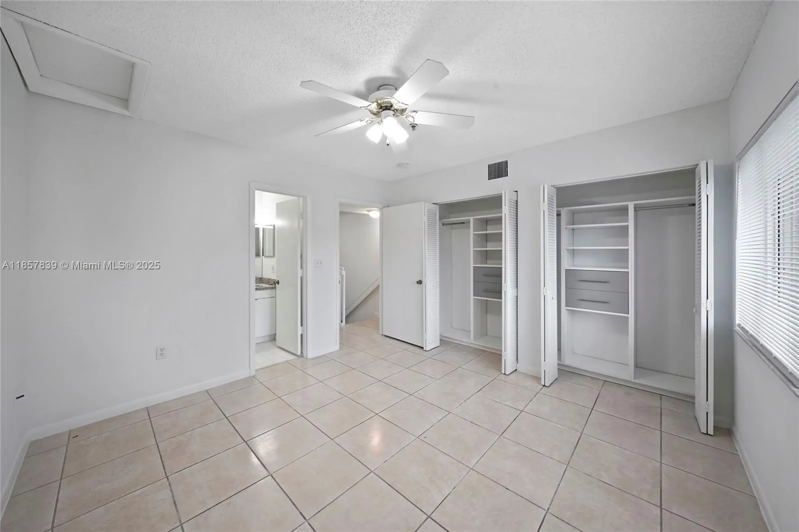 139 Riviera Cir, #53-8