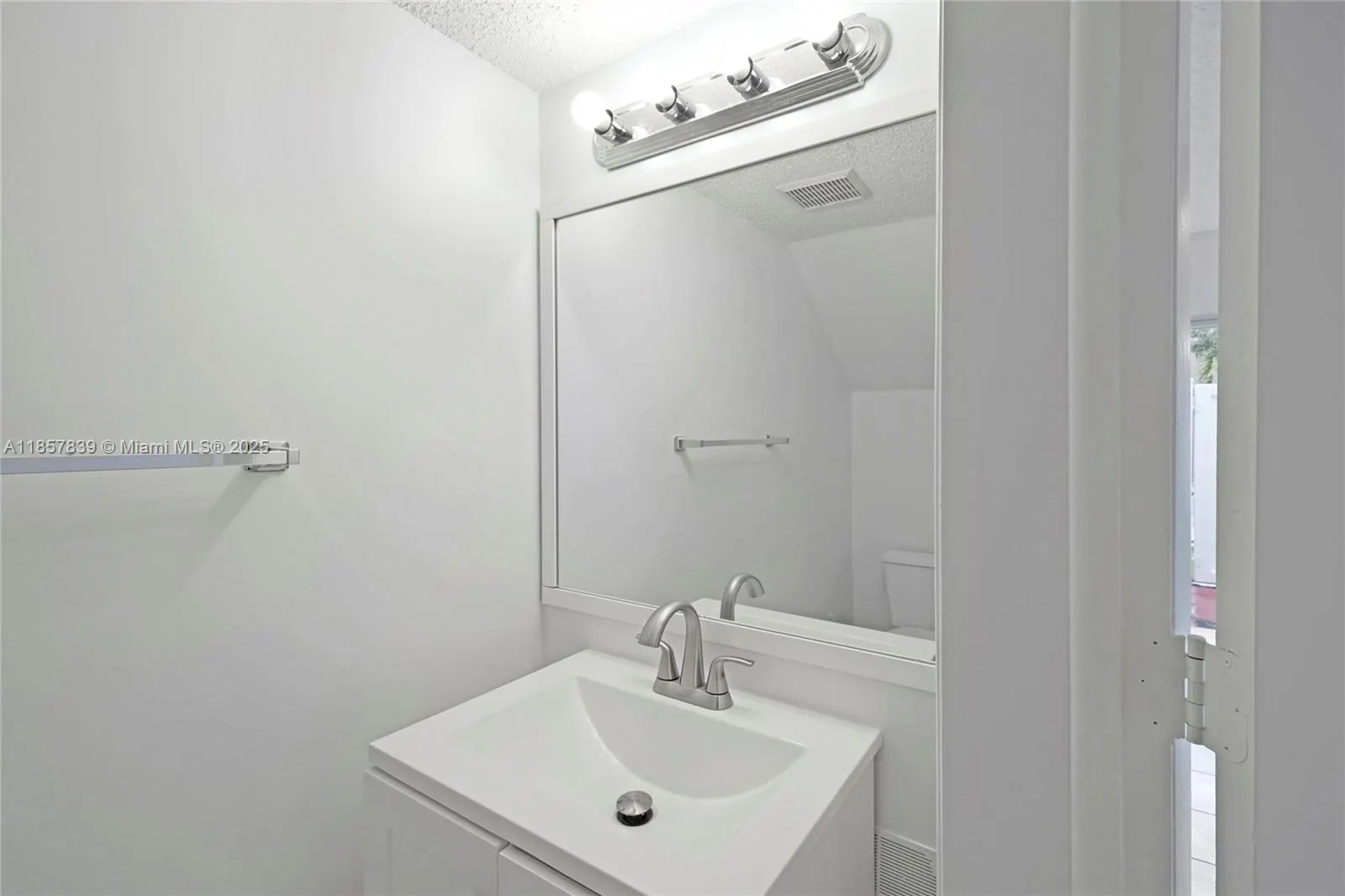 139 Riviera Cir, #53-8