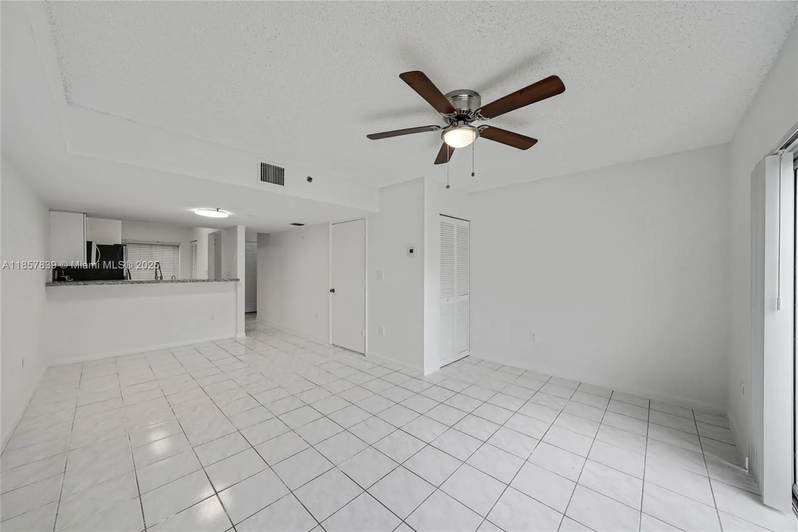 139 Riviera Cir, #53-8