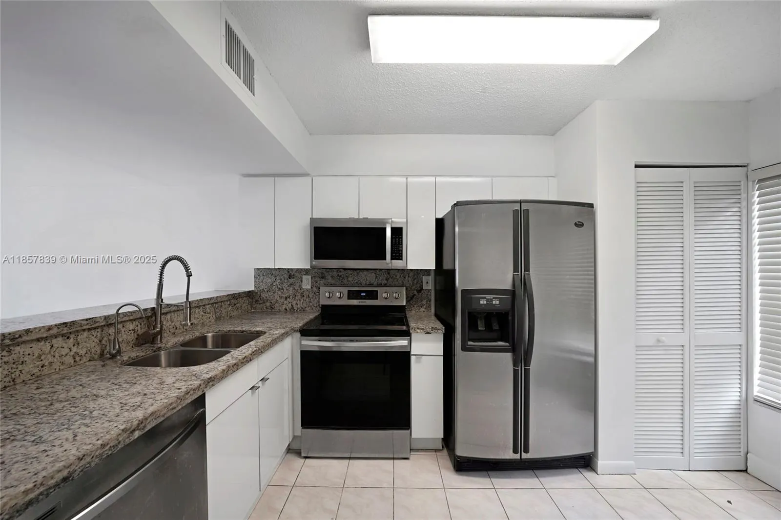 139 Riviera Cir, #53-8