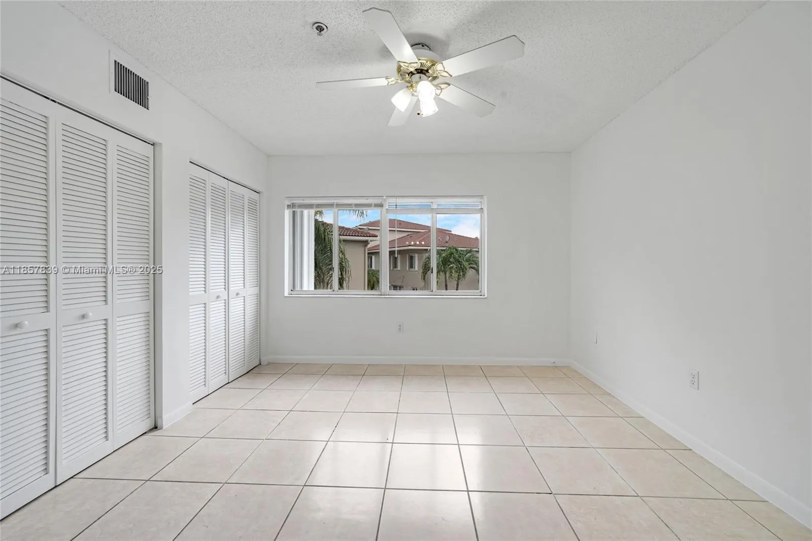 139 Riviera Cir, #53-8