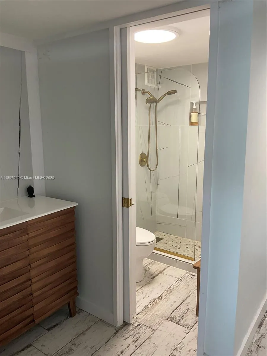 11111 Biscayne Blvd, #5D