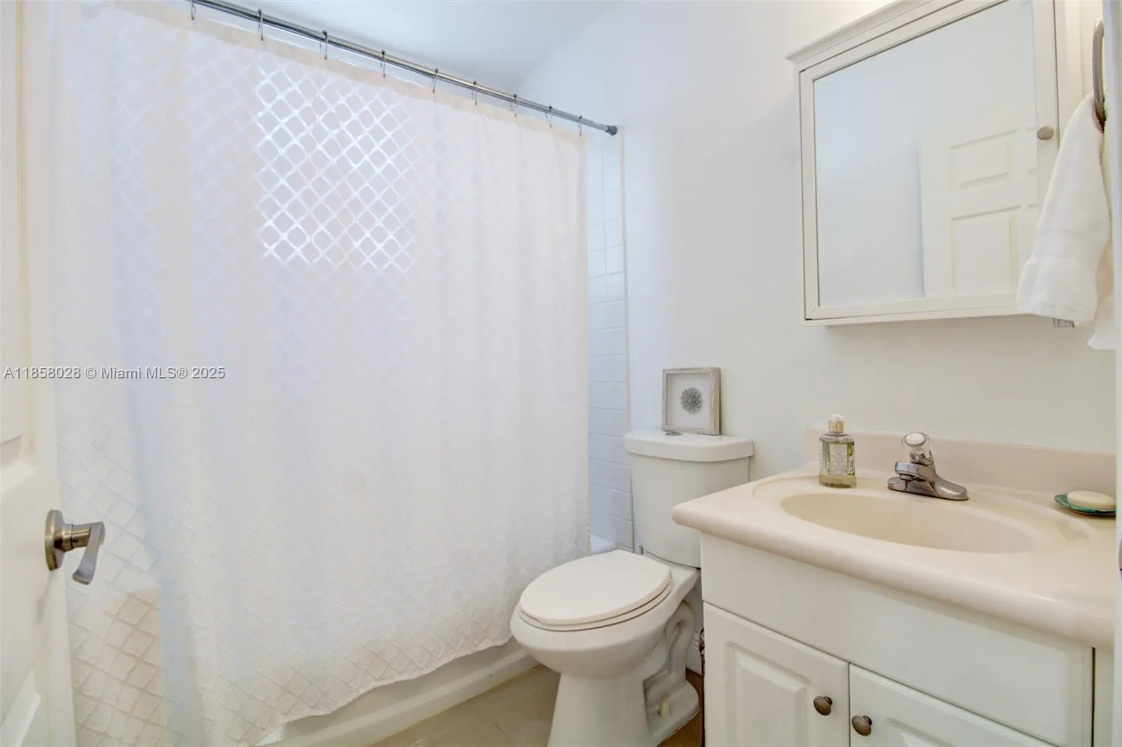 1610 Sandpiper Cir, #0