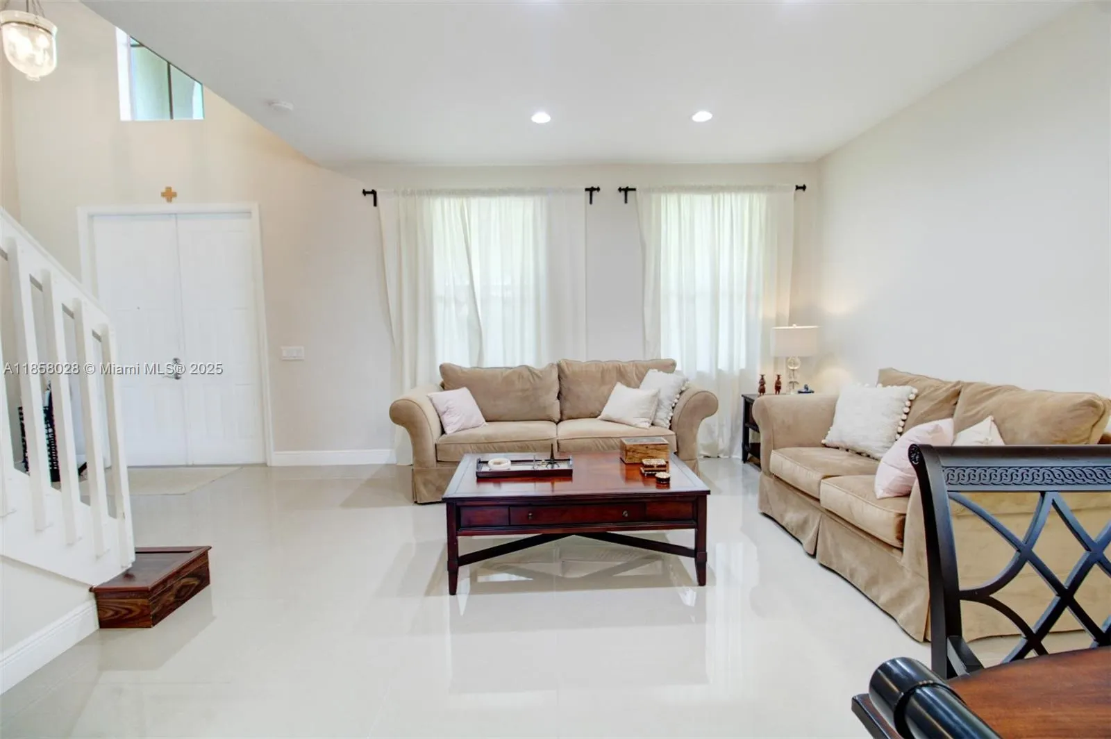 1610 Sandpiper Cir, #0