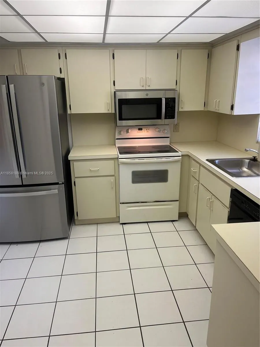 1239 Mariposa Ave, #4