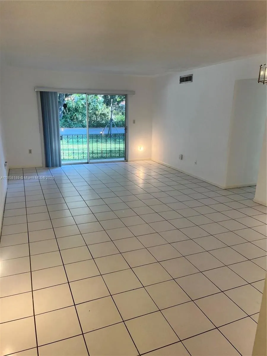 1239 Mariposa Ave, #4