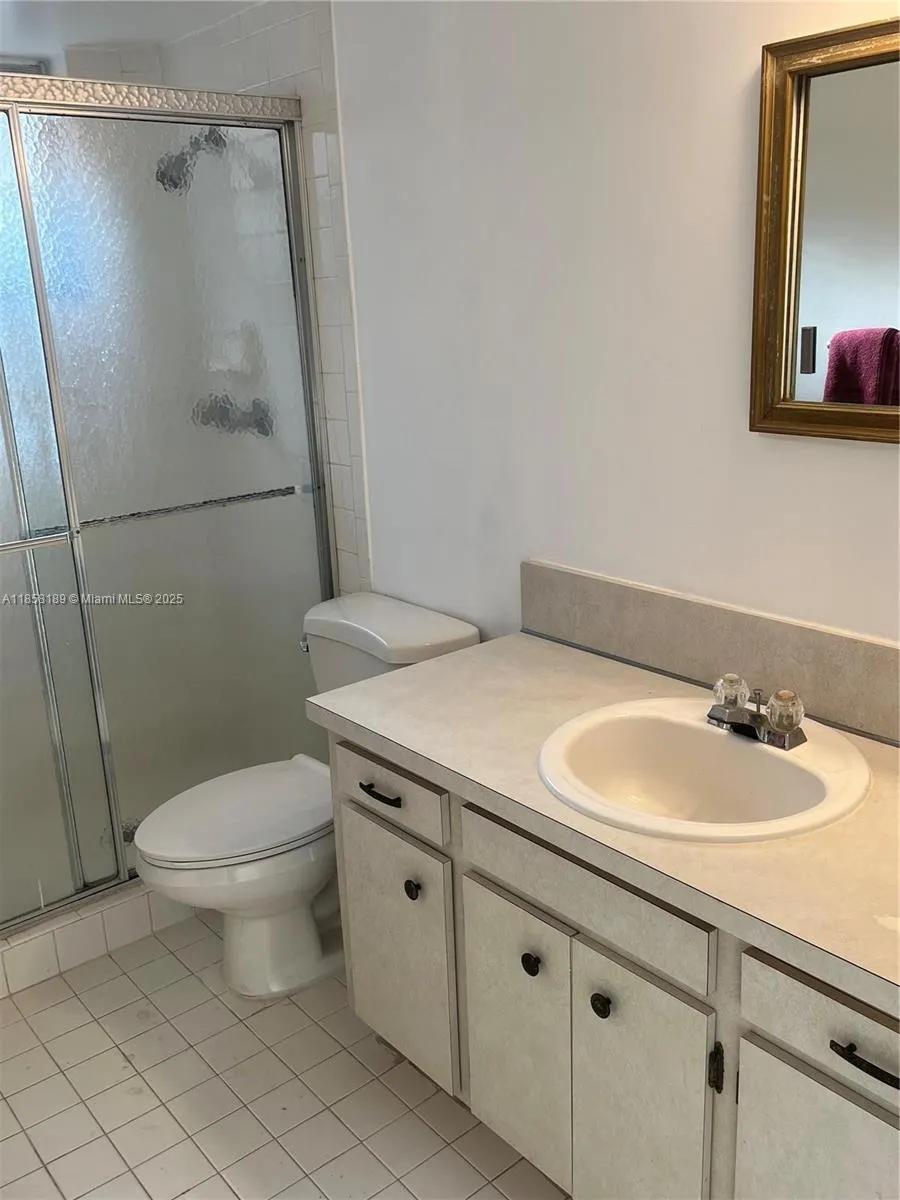 1239 Mariposa Ave, #4