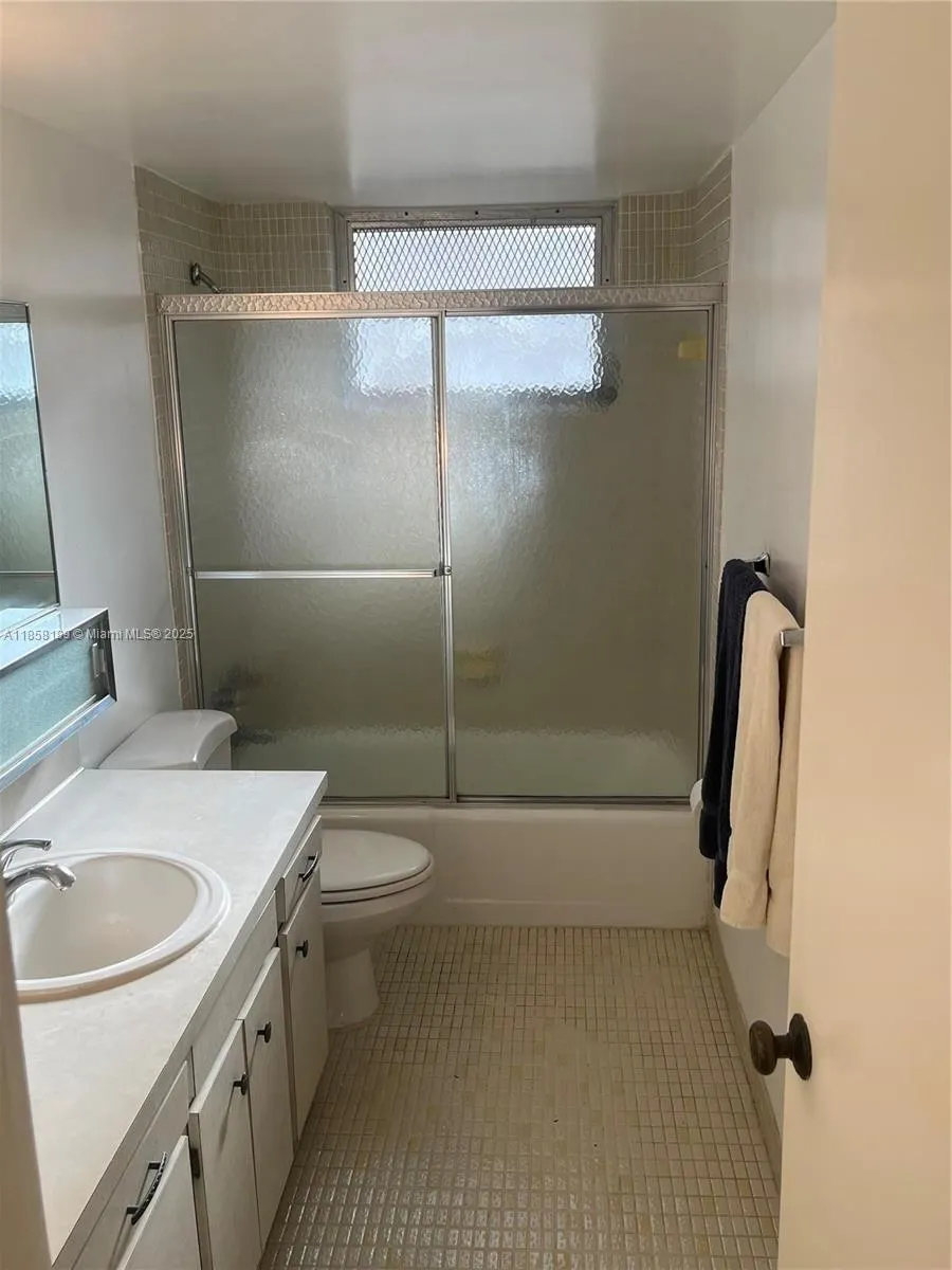 1239 Mariposa Ave, #4