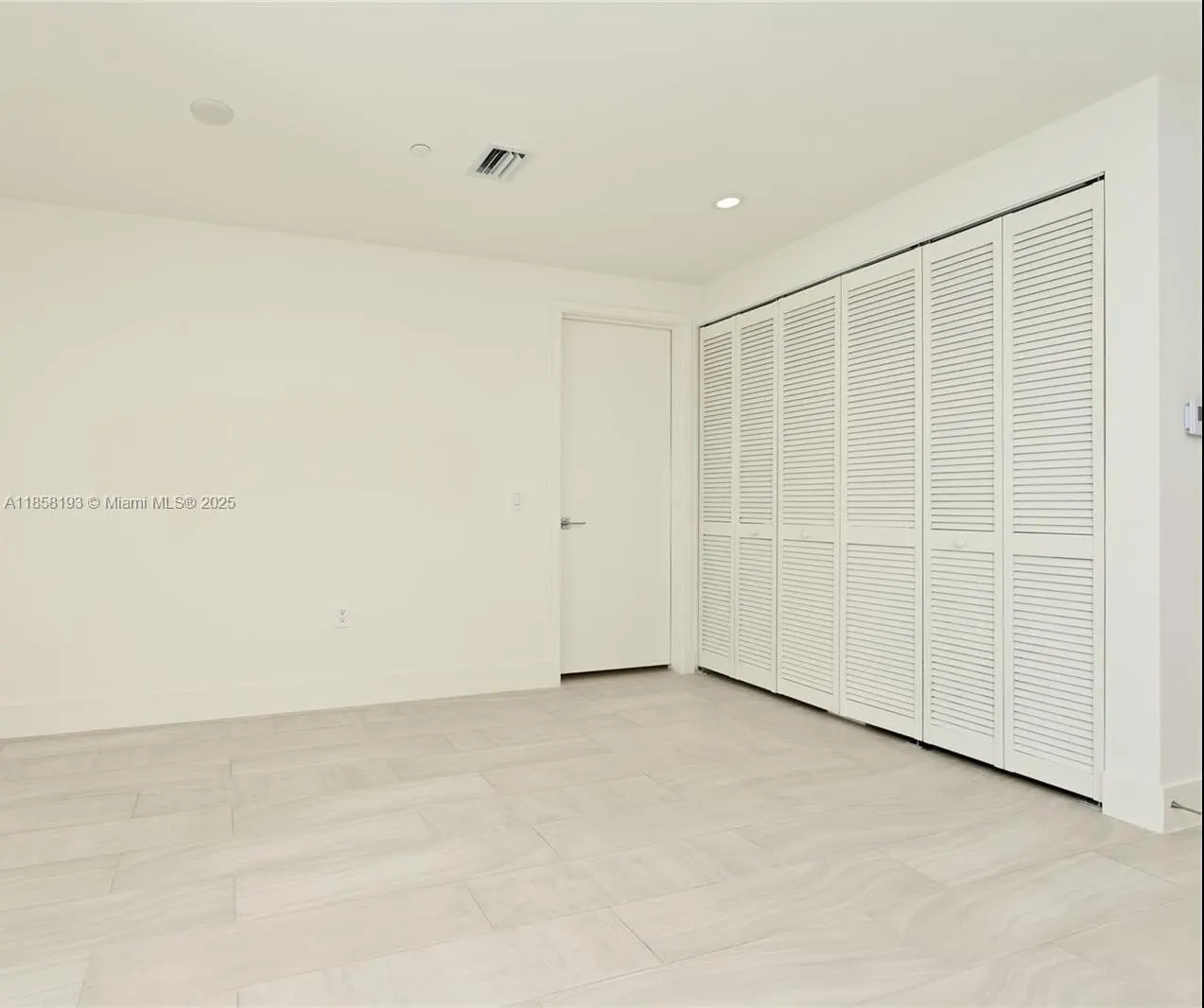 2000 Metropica Way, #2206