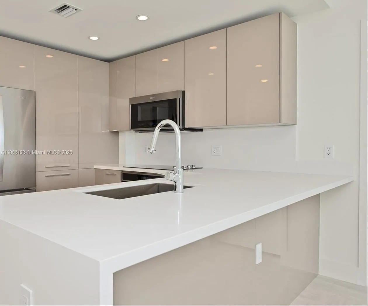2000 Metropica Way, #2206