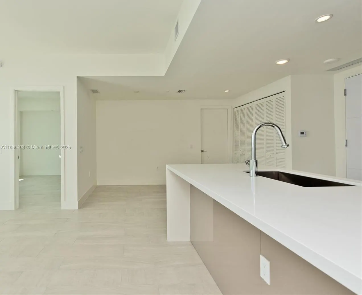 2000 Metropica Way, #2206