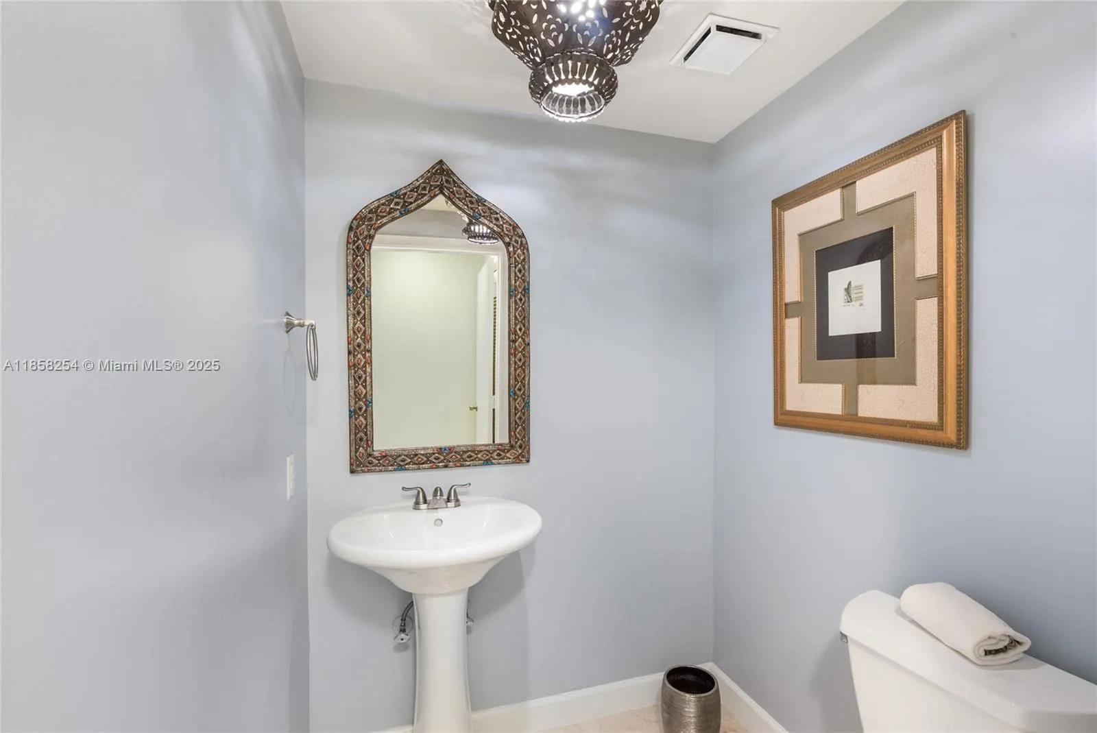 612 Valencia Ave, #104