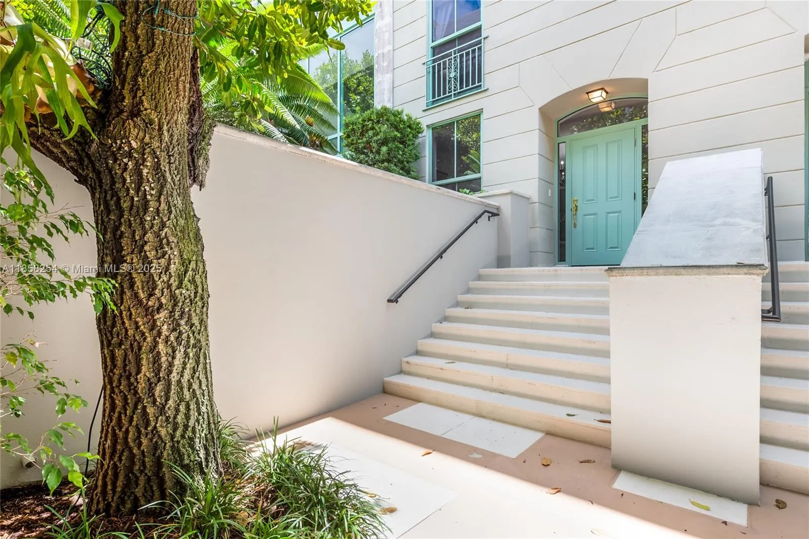 612 Valencia Ave, #104