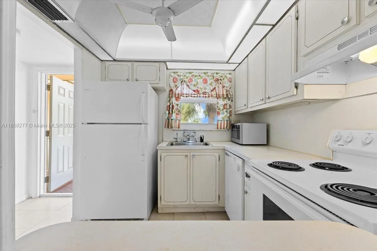 8345 Sunrise Lakes Blvd, #306