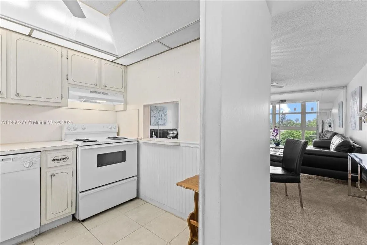 8345 Sunrise Lakes Blvd, #306