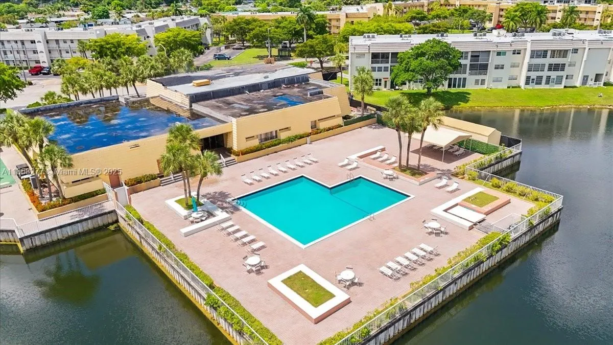 8345 Sunrise Lakes Blvd, #306