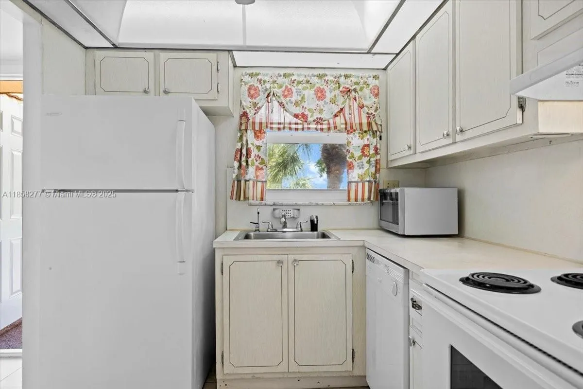 8345 Sunrise Lakes Blvd, #306
