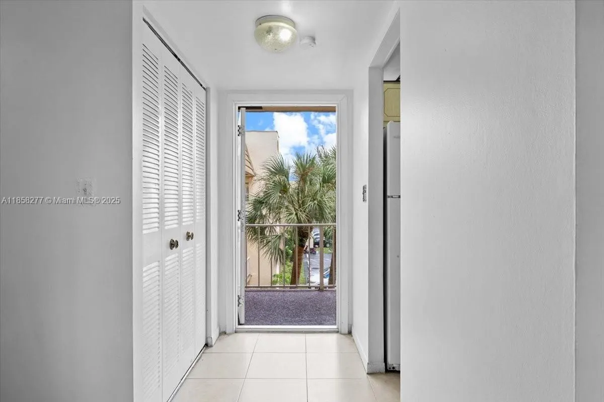 8345 Sunrise Lakes Blvd, #306