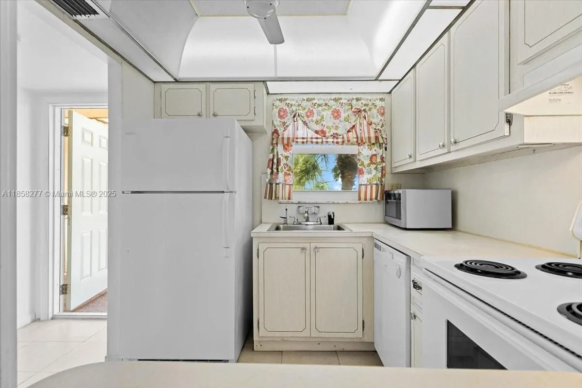 8345 Sunrise Lakes Blvd, #306
