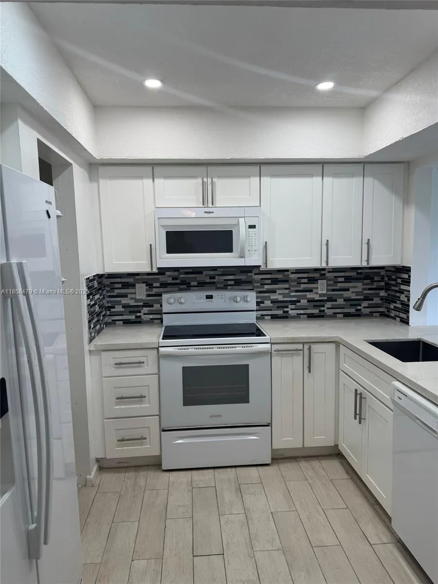 7400 NW 16th St, #7404