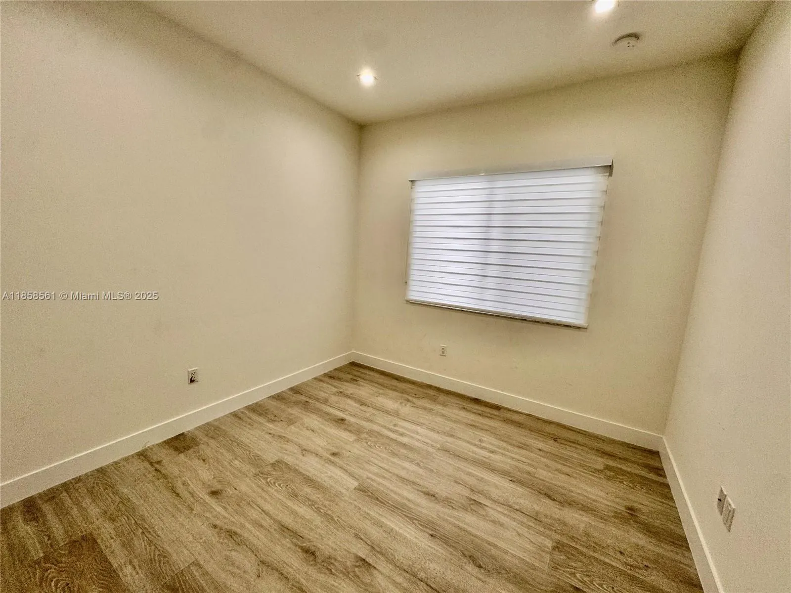 8143 NW 45th St