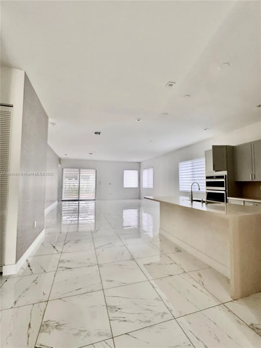8143 NW 45th St