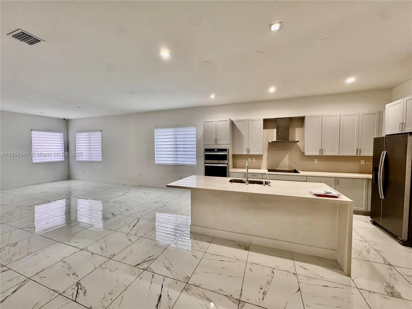 8143 NW 45th St