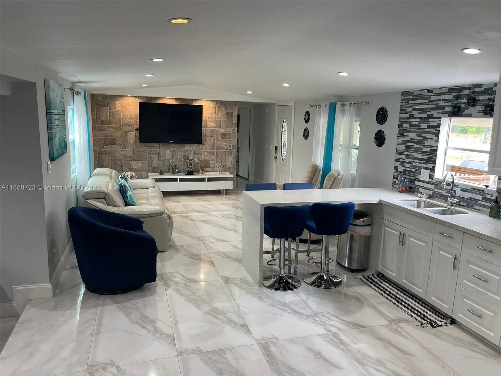493 Camino Real Blvd