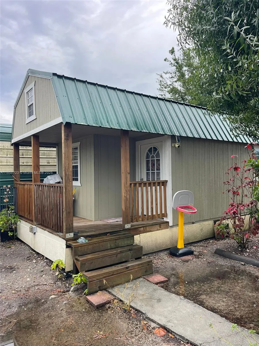 493 Camino Real Blvd