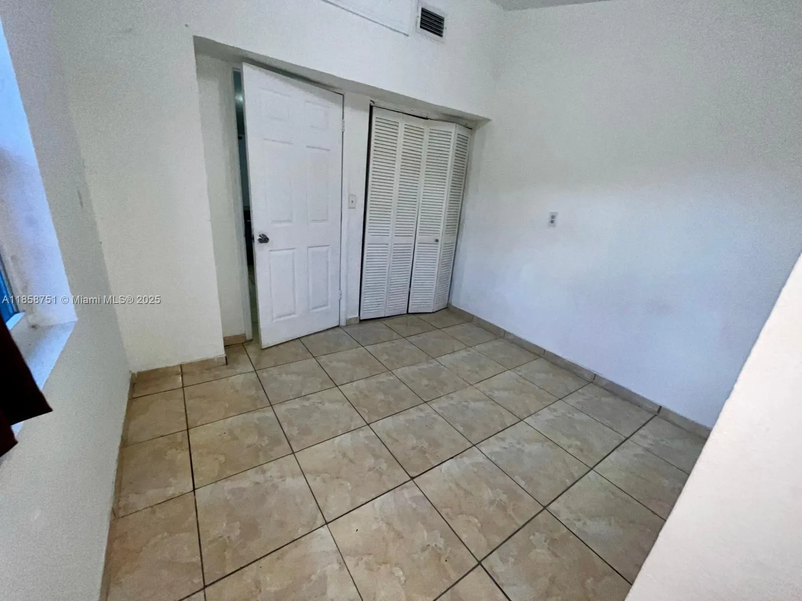 10325 NW 36th Ct