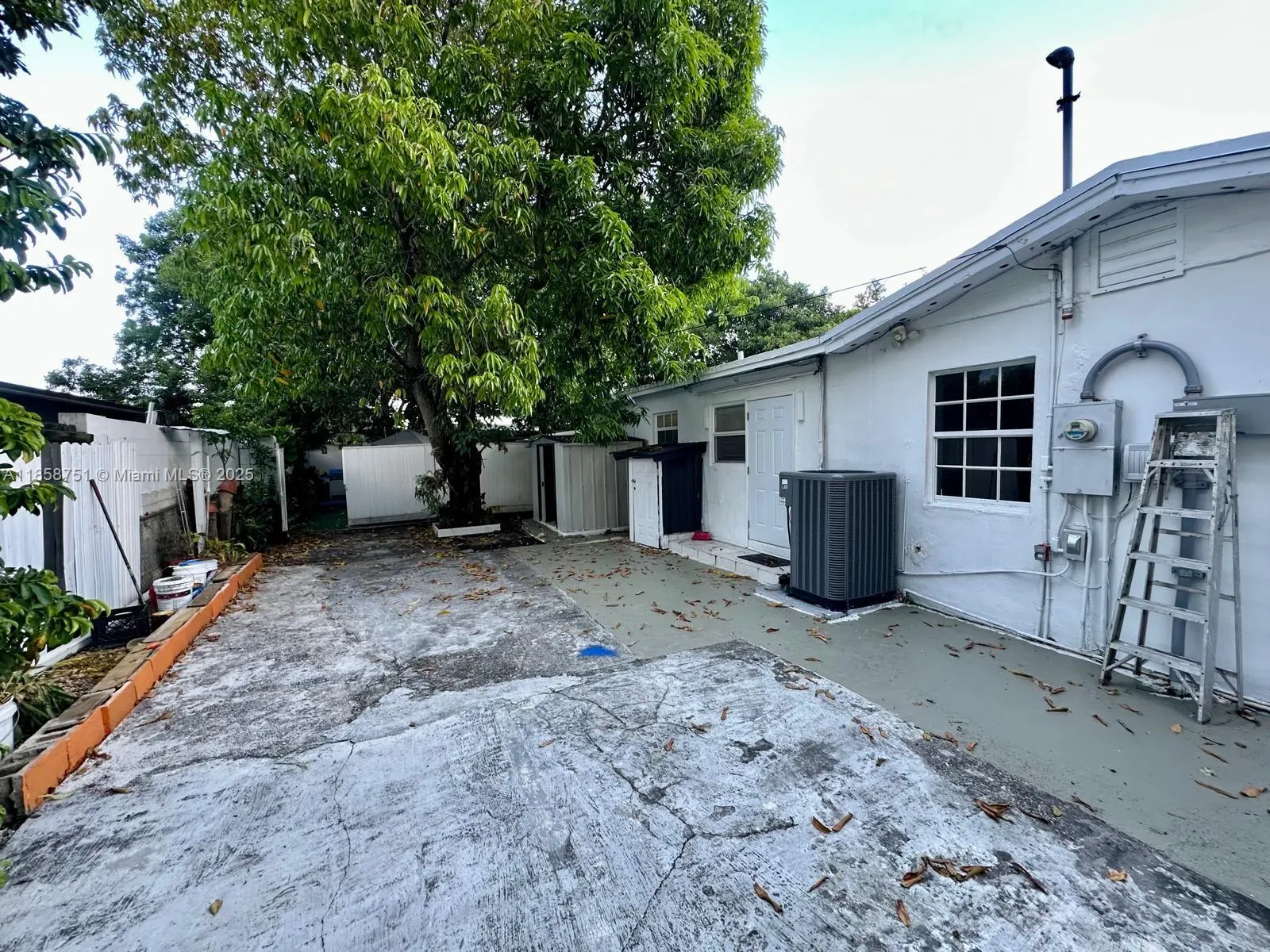 10325 NW 36th Ct