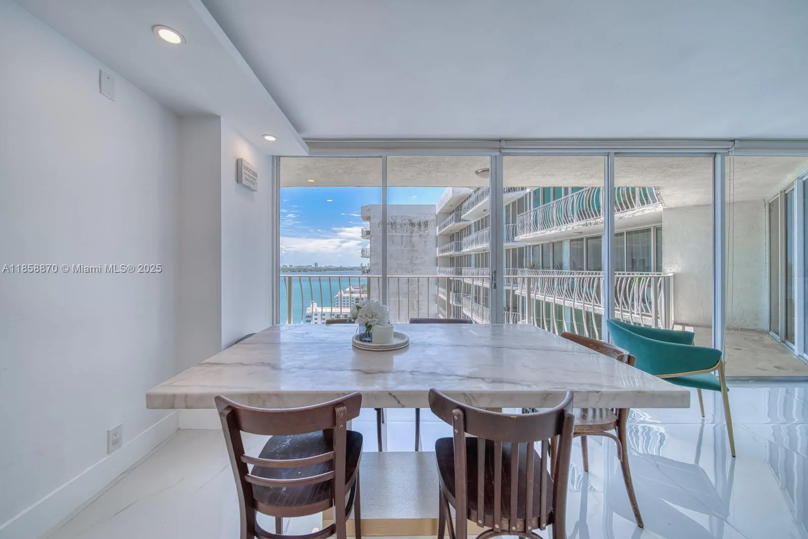 7601 E Treasure Dr, #2424