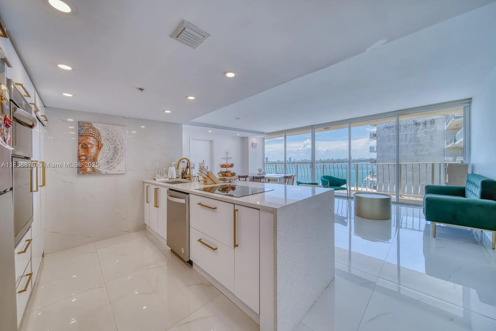 7601 E Treasure Dr, #2424